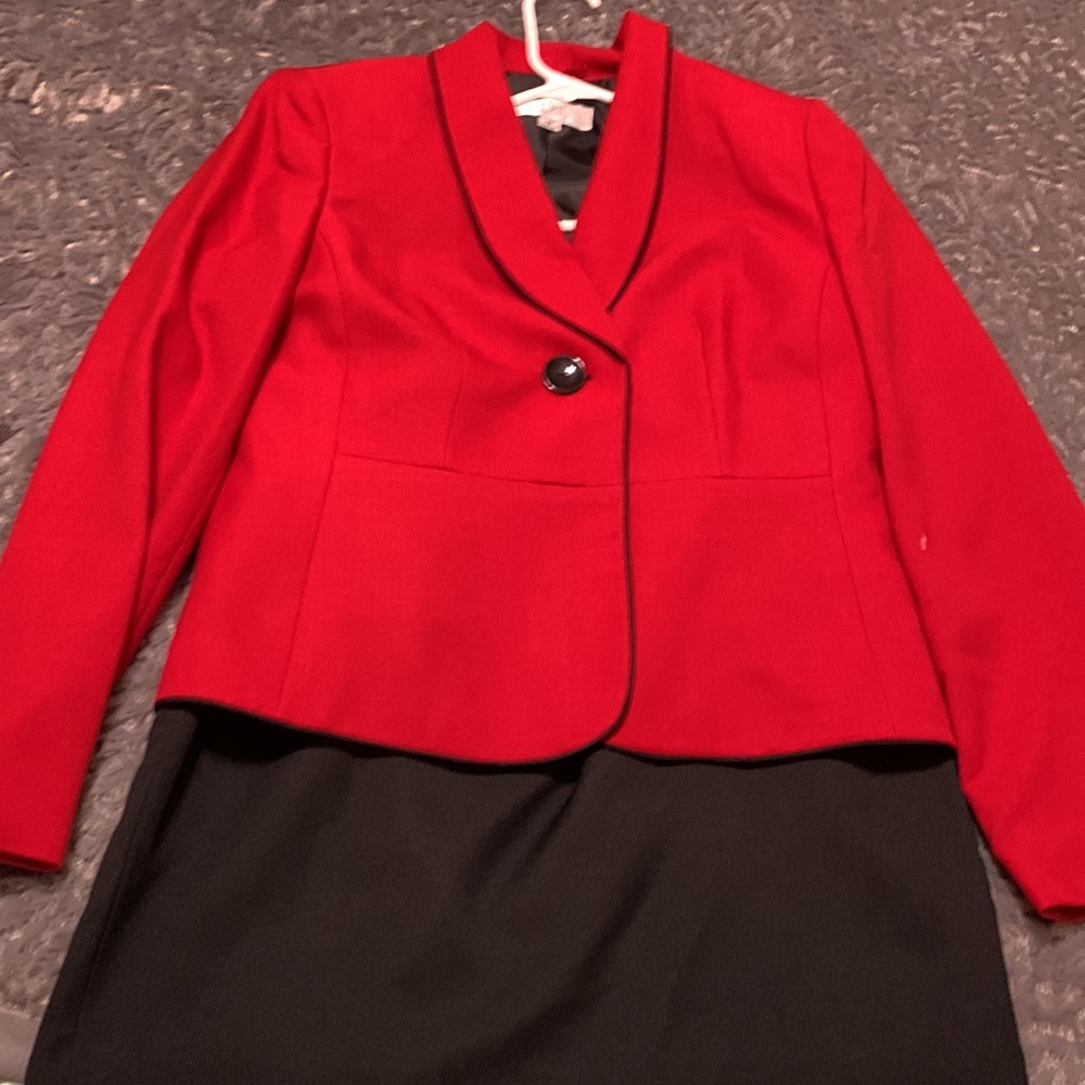 Le Suit Red/Black Skirt Suit Set-4P